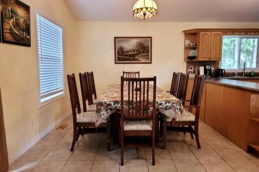 Dining area with 8-seat table and Tiffany-style pendant light